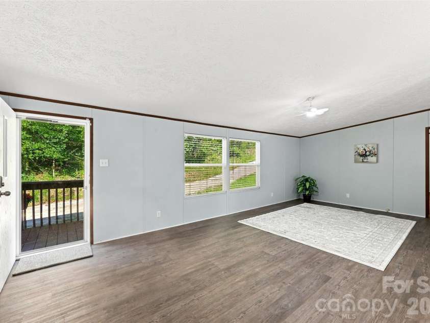 4782 29th Street Drive, Hickory, NC 28601.  MLS# CAR4415429, YatesRealty ID 49304. Livingroom