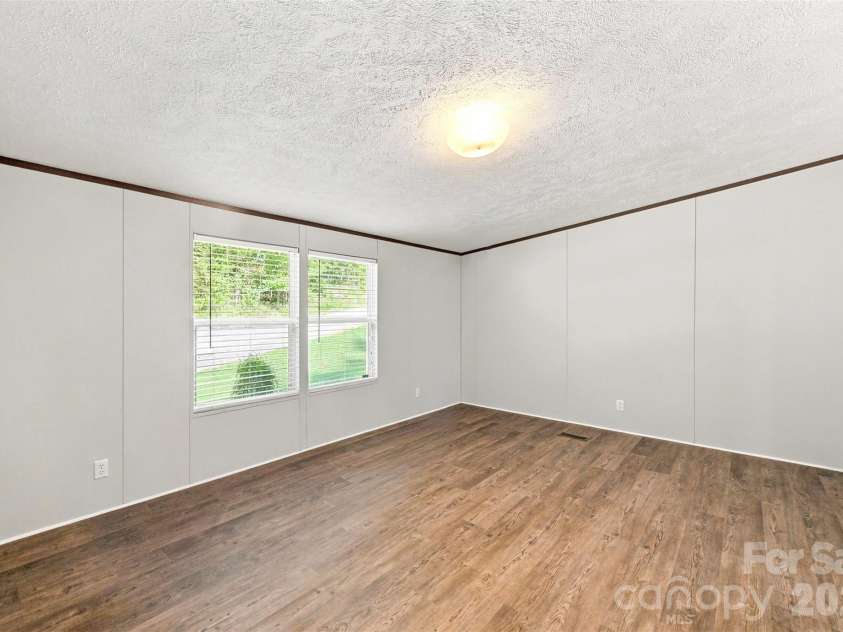 4782 29th Street Drive, Hickory, NC 28601.  MLS# CAR4415429, YatesRealty ID 49304. Master Bedroom