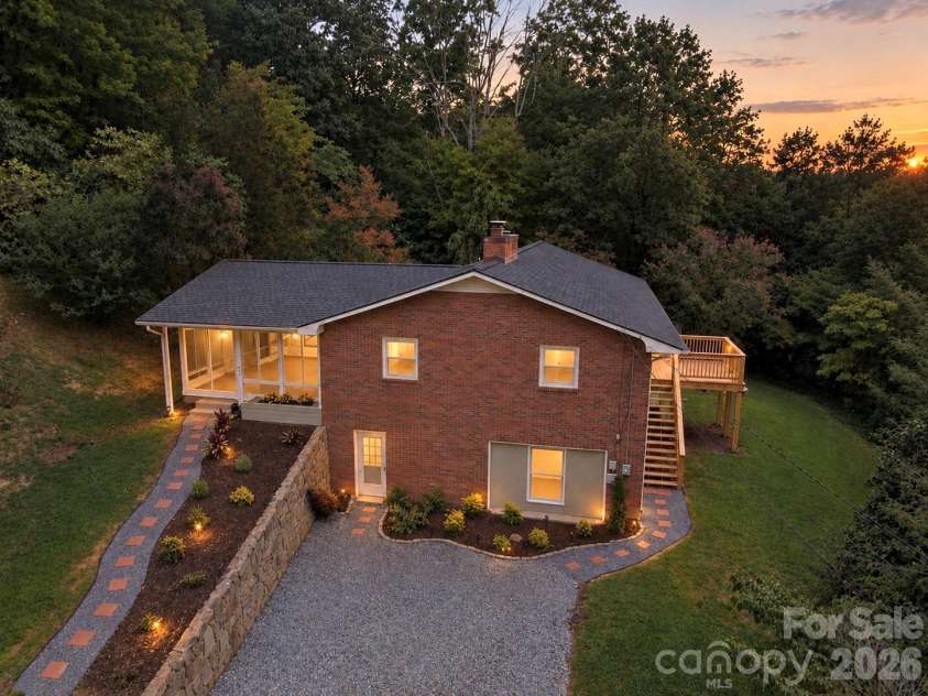 37 Guffey Mountain Road, Fairview, NC 28730.  MLS# CAR4422239, YatesRealty ID 49305. 