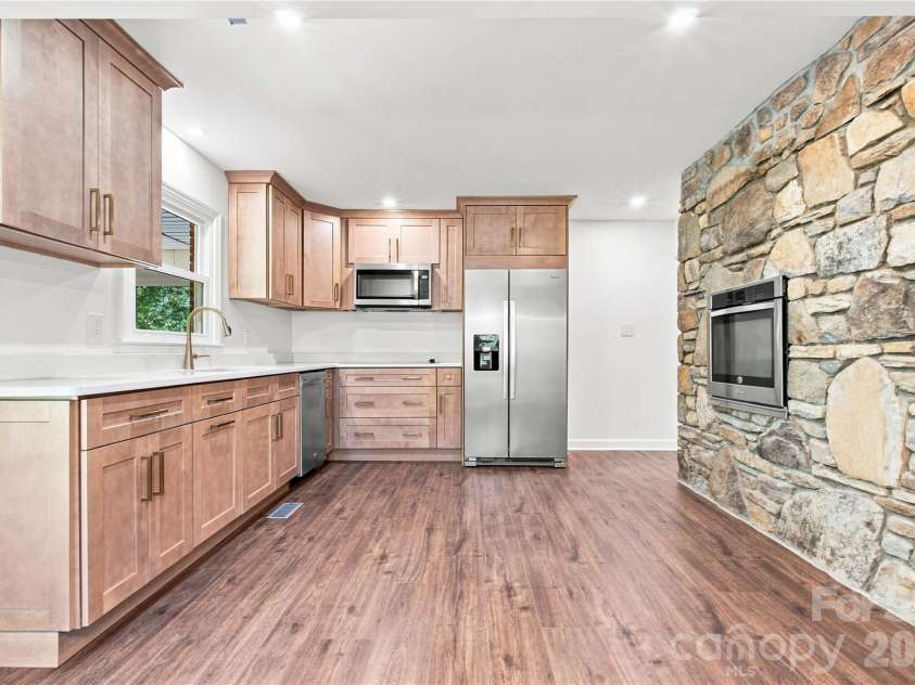 37 Guffey Mountain Road, Fairview, NC 28730.  MLS# CAR4422239, YatesRealty ID 49305. 