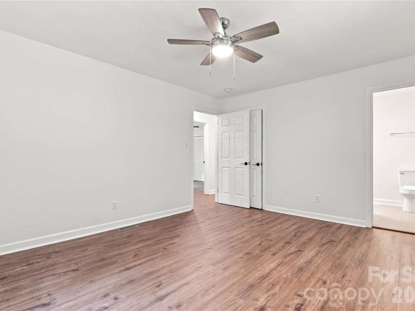 37 Guffey Mountain Road, Fairview, NC 28730.  MLS# CAR4422239, YatesRealty ID 49305. 