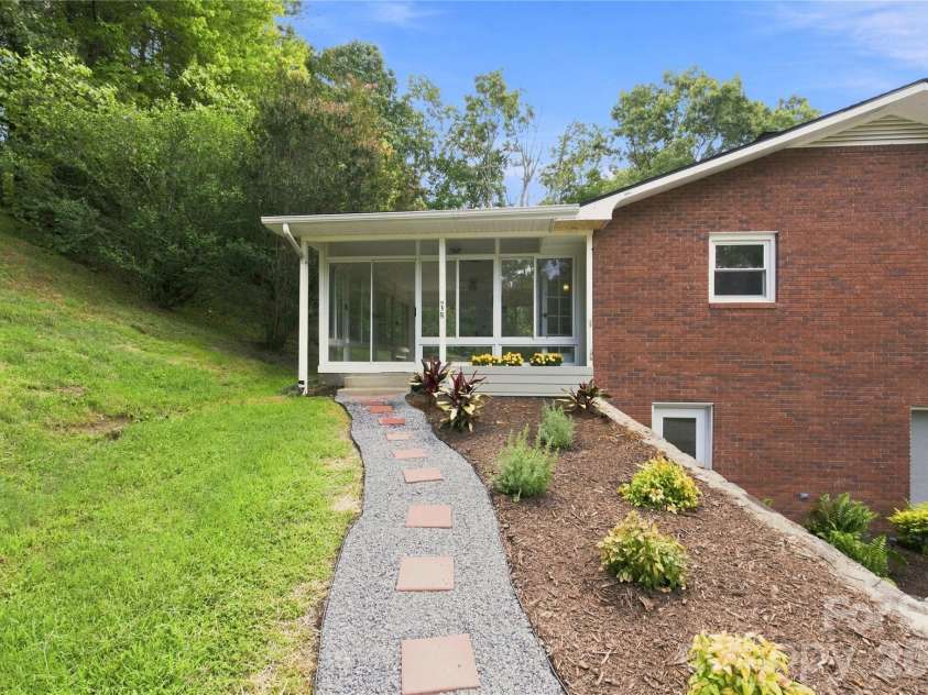 37 Guffey Mountain Road, Fairview, NC 28730.  MLS# CAR4422239, YatesRealty ID 49305. 