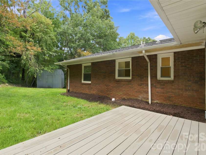 37 Guffey Mountain Road, Fairview, NC 28730.  MLS# CAR4422239, YatesRealty ID 49305. 