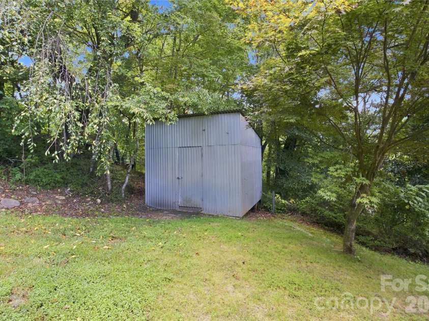 37 Guffey Mountain Road, Fairview, NC 28730.  MLS# CAR4422239, YatesRealty ID 49305. 