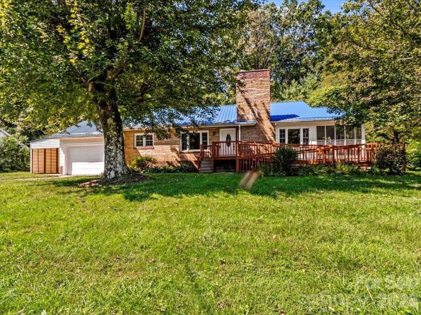 422 Altapass Highway, Spruce Pine, NC 28777.  MLS# CAR4422075, YatesRealty ID 49306. 