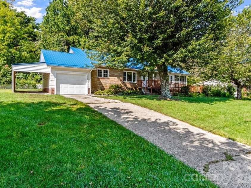422 Altapass Highway, Spruce Pine, NC 28777.  MLS# CAR4422075, YatesRealty ID 49306. 