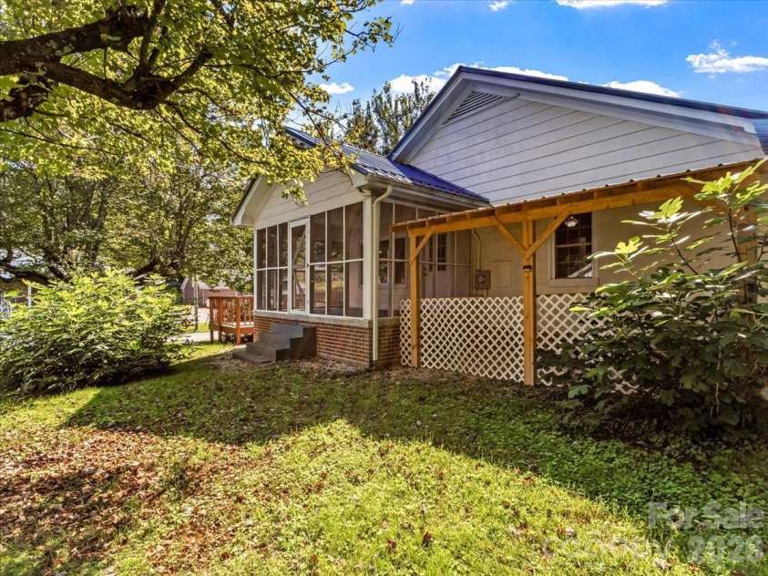 422 Altapass Highway, Spruce Pine, NC 28777.  MLS# CAR4422075, YatesRealty ID 49306. 