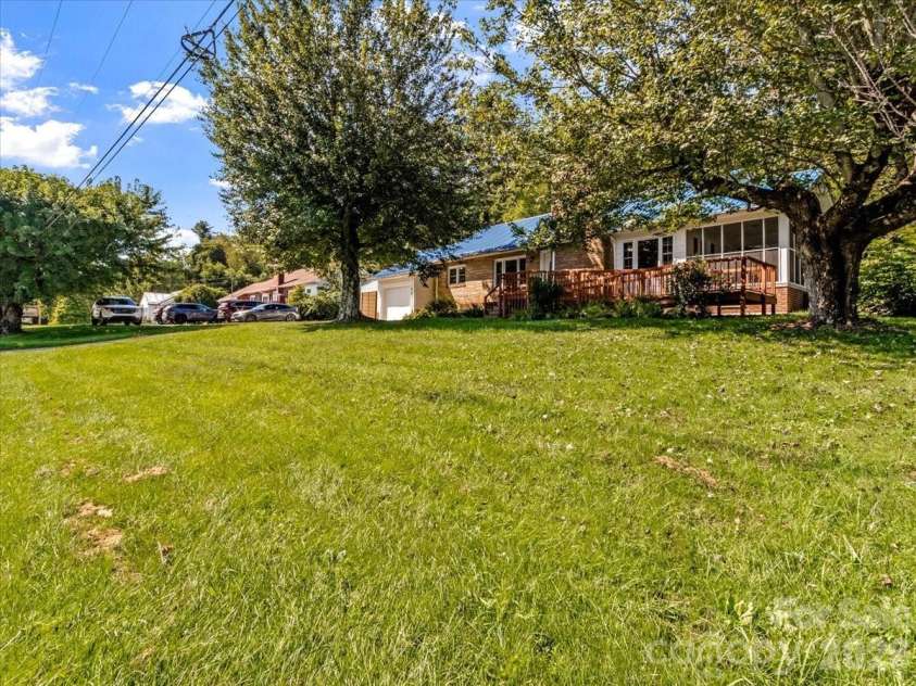 422 Altapass Highway, Spruce Pine, NC 28777.  MLS# CAR4422075, YatesRealty ID 49306. 