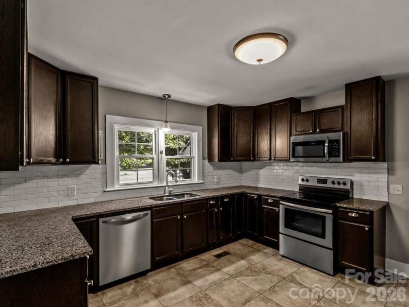 422 Altapass Highway, Spruce Pine, NC 28777.  MLS# CAR4422075, YatesRealty ID 49306. 
