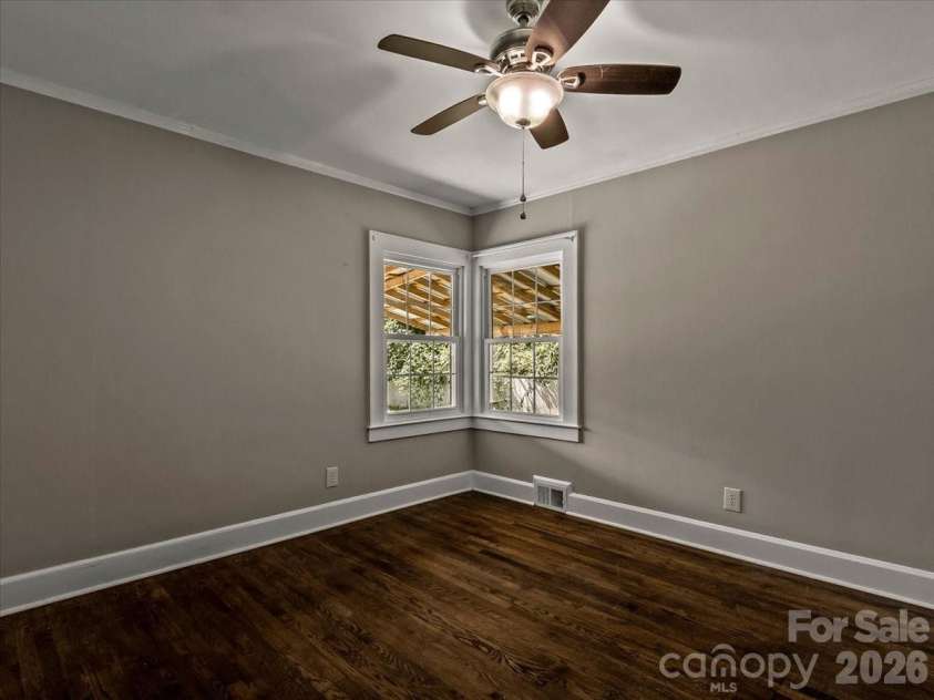 422 Altapass Highway, Spruce Pine, NC 28777.  MLS# CAR4422075, YatesRealty ID 49306. 