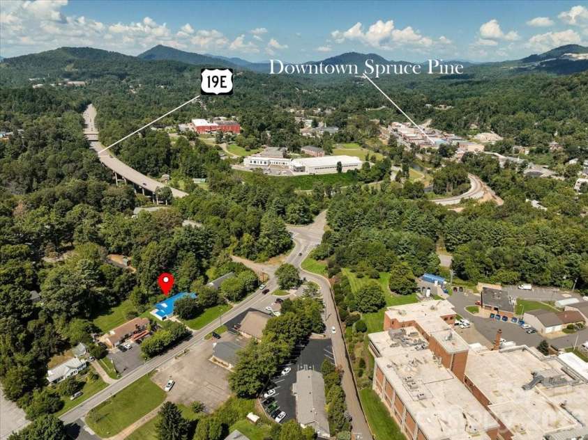 422 Altapass Highway, Spruce Pine, NC 28777.  MLS# CAR4422075, YatesRealty ID 49306. 