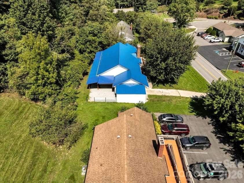 422 Altapass Highway, Spruce Pine, NC 28777.  MLS# CAR4422075, YatesRealty ID 49306. 