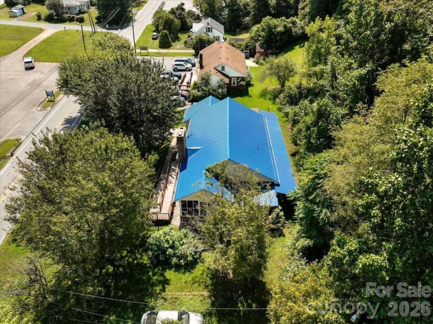 422 Altapass Highway, Spruce Pine, NC 28777.  MLS# CAR4422075, YatesRealty ID 49306. 