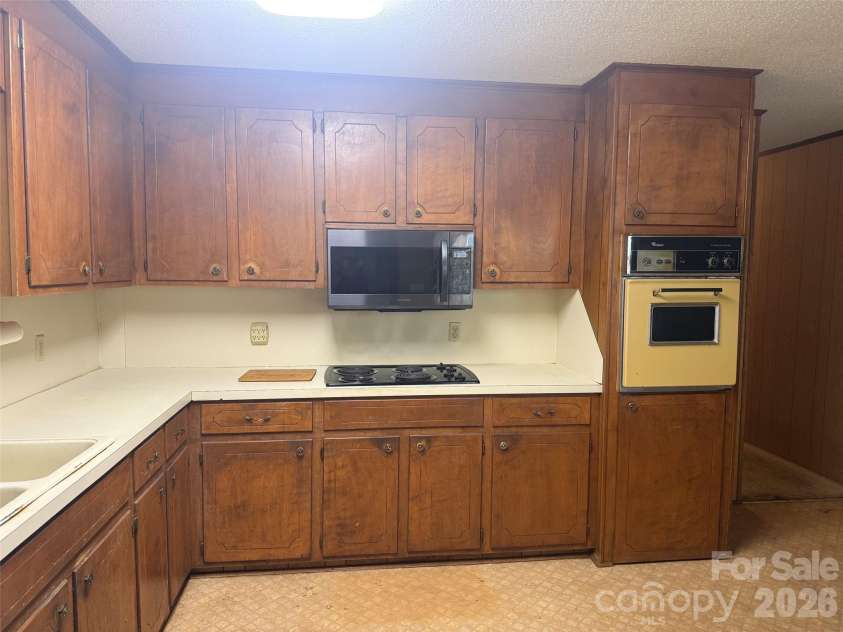 511 Church Street, Kershaw, SC 29067.  MLS# CAR4405856, YatesRealty ID 49308. 