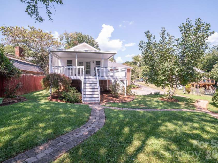 115 Chestnut Street, Morganton, NC 28655.  MLS# CAR4422295, YatesRealty ID 49309. 