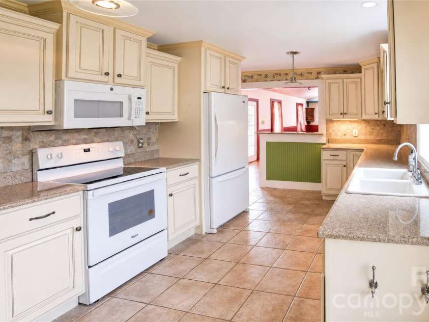 115 Chestnut Street, Morganton, NC 28655.  MLS# CAR4422295, YatesRealty ID 49309. 