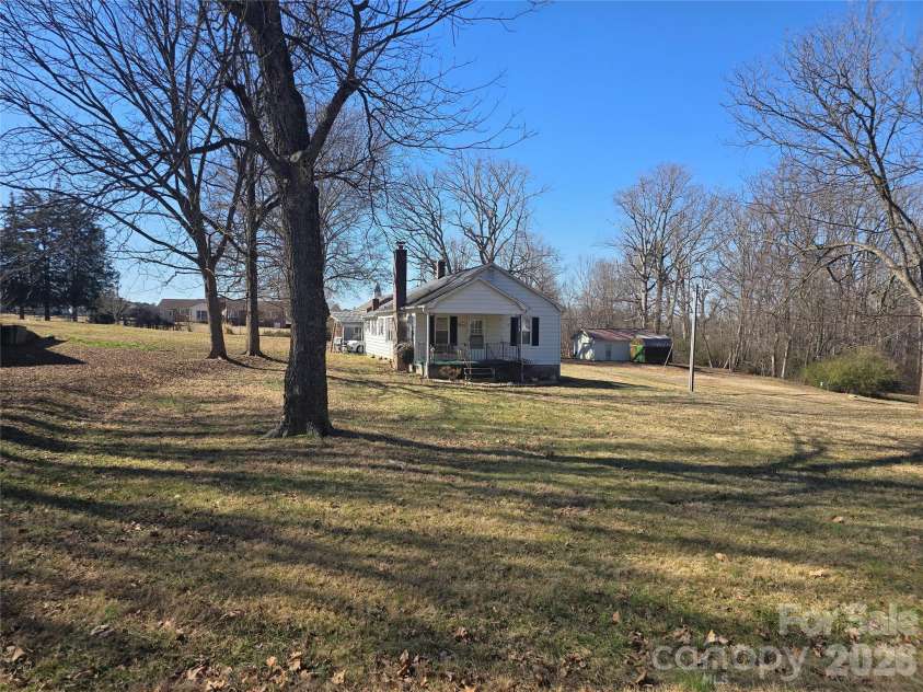 75 40th Street, Hickory, NC 28601.  MLS# CAR4346808, YatesRealty ID 4931. 