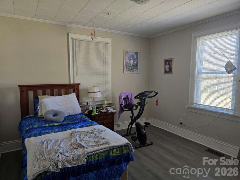 75 40th Street, Hickory, NC 28601.  MLS# CAR4346808, YatesRealty ID 4931. 