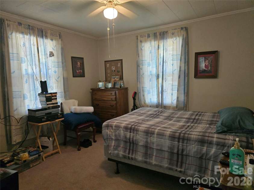 75 40th Street, Hickory, NC 28601.  MLS# CAR4346808, YatesRealty ID 4931. 