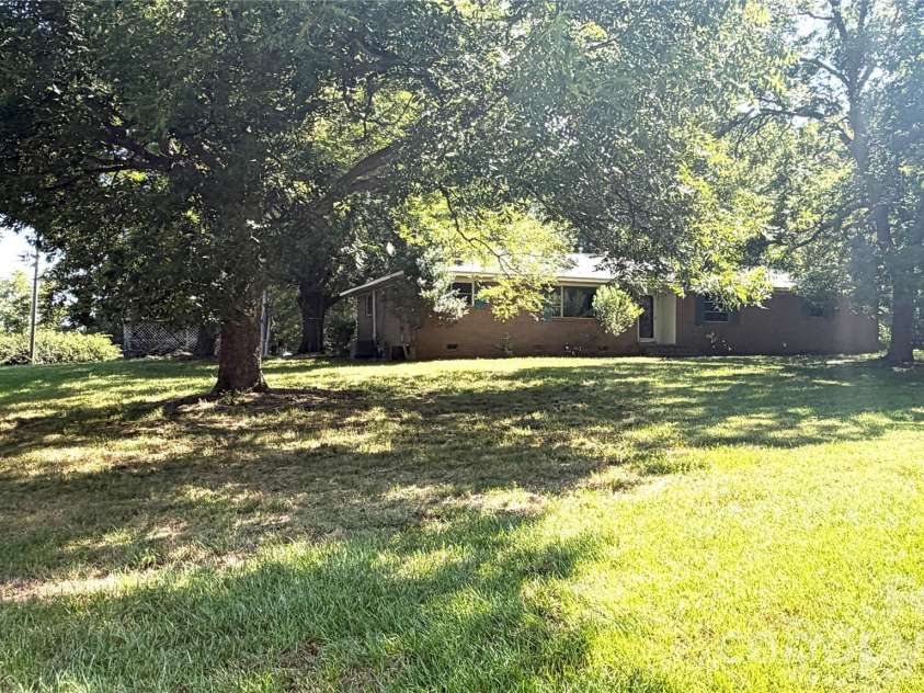 1515 Pleasant Plains Road, Matthews, NC 28105.  MLS# CAR4421977, YatesRealty ID 49310. 