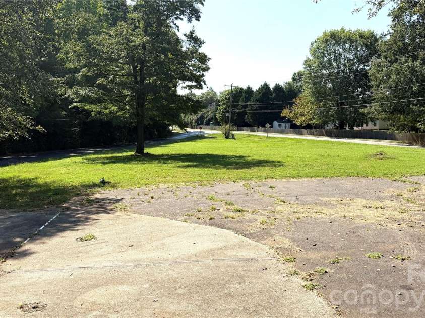 1515 Pleasant Plains Road, Matthews, NC 28105.  MLS# CAR4421977, YatesRealty ID 49310. 