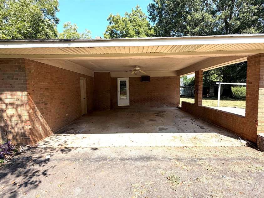 1515 Pleasant Plains Road, Matthews, NC 28105.  MLS# CAR4421977, YatesRealty ID 49310. 