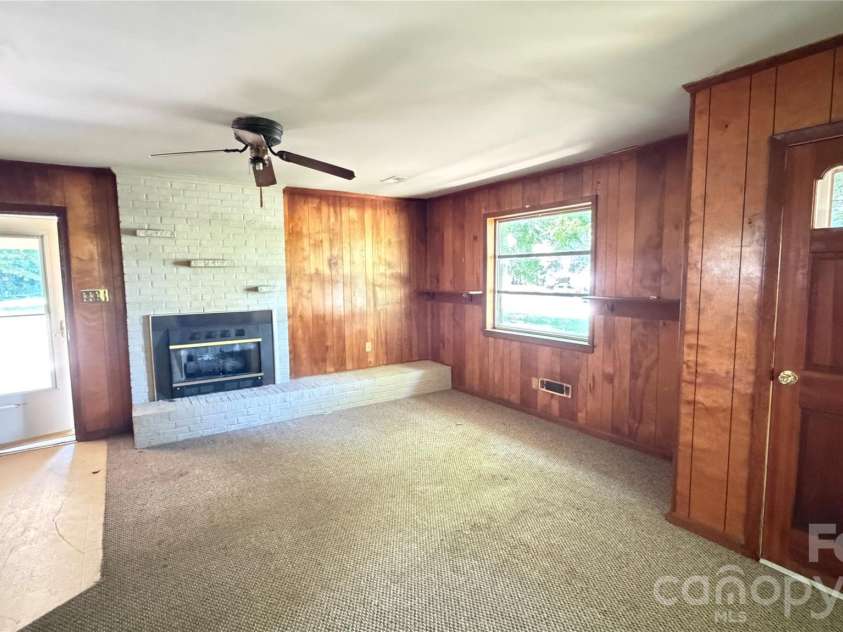 1515 Pleasant Plains Road, Matthews, NC 28105.  MLS# CAR4421977, YatesRealty ID 49310. 