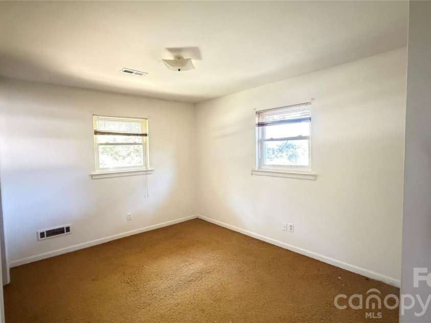 1515 Pleasant Plains Road, Matthews, NC 28105.  MLS# CAR4421977, YatesRealty ID 49310. 