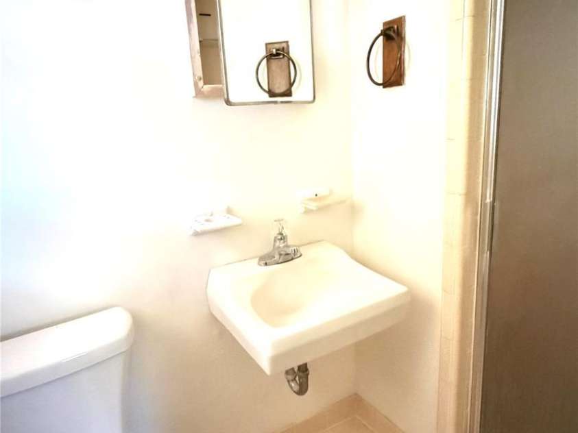 1515 Pleasant Plains Road, Matthews, NC 28105.  MLS# CAR4421977, YatesRealty ID 49310. 