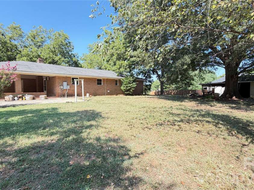 1515 Pleasant Plains Road, Matthews, NC 28105.  MLS# CAR4421977, YatesRealty ID 49310. 