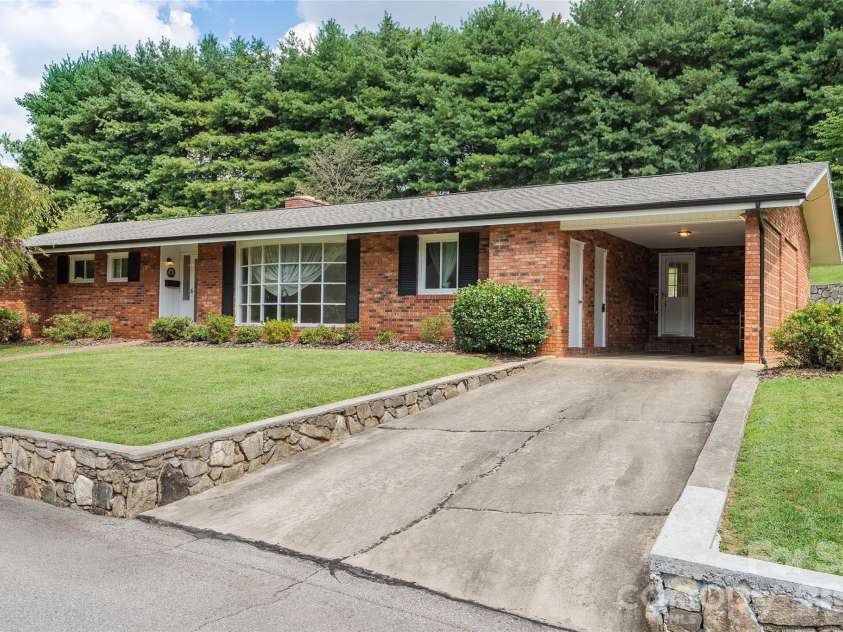 62 Haywood Drive, Canton, NC 28716.  MLS# CAR4410341, YatesRealty ID 49311. 