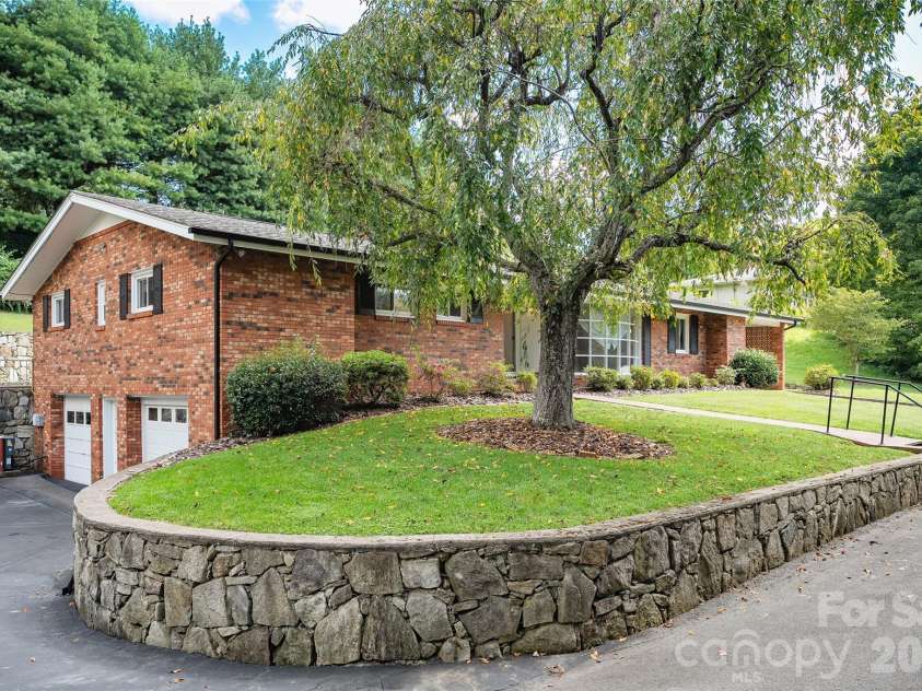 62 Haywood Drive, Canton, NC 28716.  MLS# CAR4410341, YatesRealty ID 49311. 
