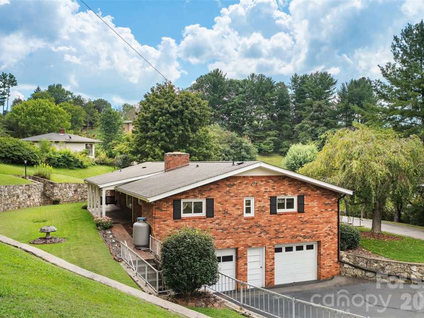 62 Haywood Drive, Canton, NC 28716.  MLS# CAR4410341, YatesRealty ID 49311. 