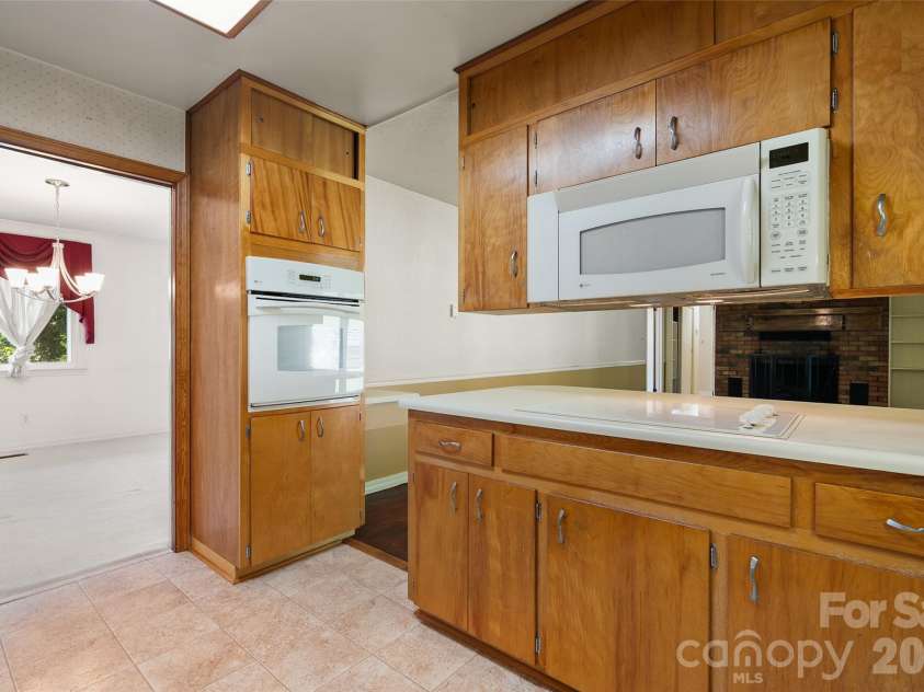62 Haywood Drive, Canton, NC 28716.  MLS# CAR4410341, YatesRealty ID 49311. 