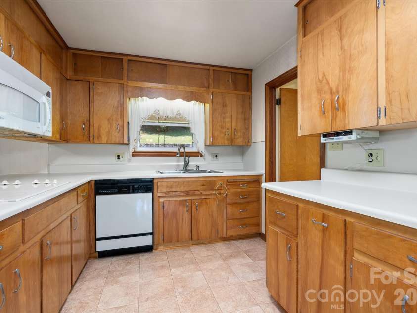 62 Haywood Drive, Canton, NC 28716.  MLS# CAR4410341, YatesRealty ID 49311. 