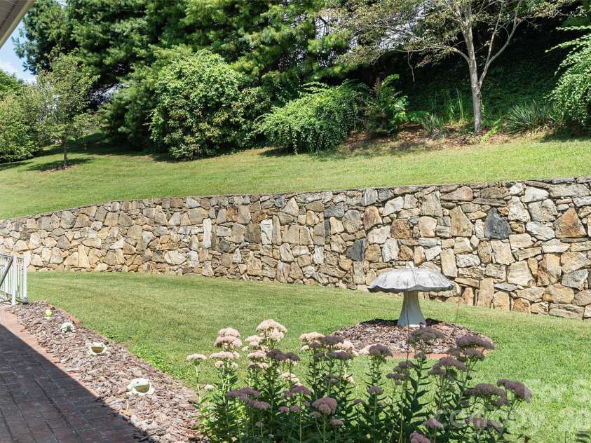 62 Haywood Drive, Canton, NC 28716.  MLS# CAR4410341, YatesRealty ID 49311. 