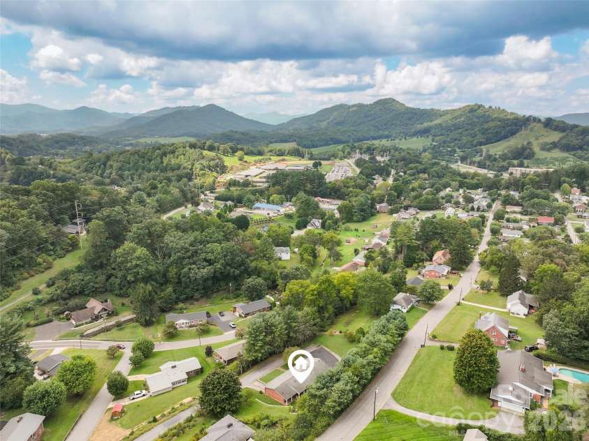 62 Haywood Drive, Canton, NC 28716.  MLS# CAR4410341, YatesRealty ID 49311. 