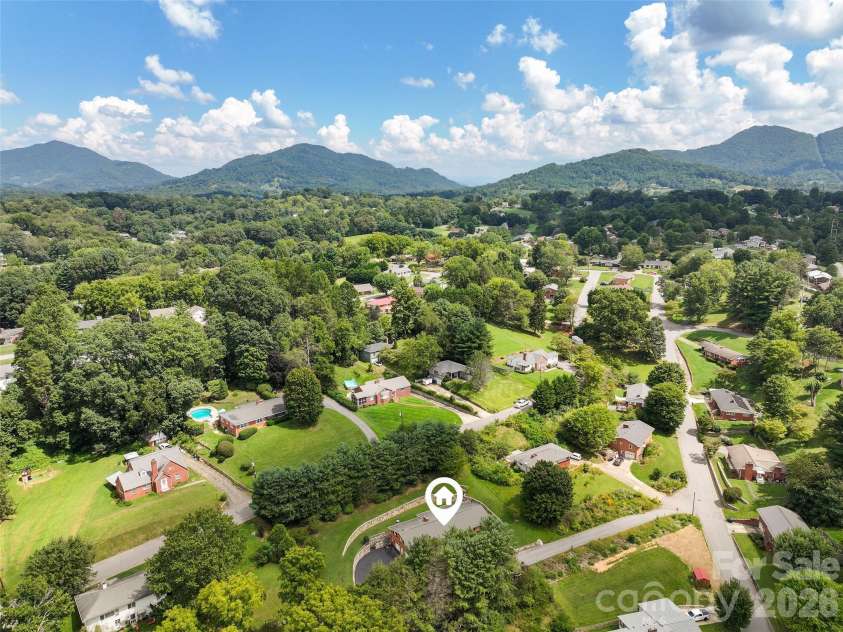 62 Haywood Drive, Canton, NC 28716.  MLS# CAR4410341, YatesRealty ID 49311. 