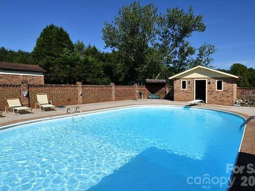 2525 Teague Street, Lincolnton, NC 28092.  MLS# CAR4420903, YatesRealty ID 49312. 