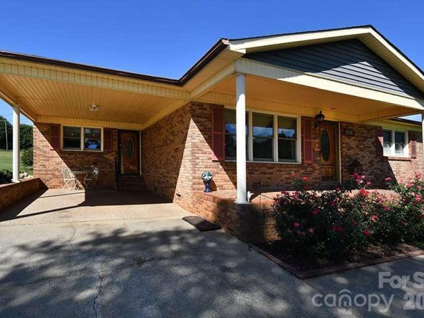 2525 Teague Street, Lincolnton, NC 28092.  MLS# CAR4420903, YatesRealty ID 49312. 