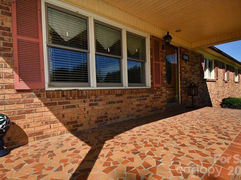 2525 Teague Street, Lincolnton, NC 28092.  MLS# CAR4420903, YatesRealty ID 49312. 