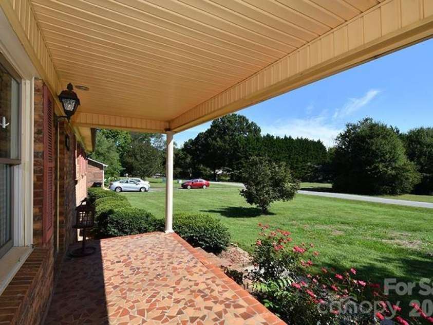 2525 Teague Street, Lincolnton, NC 28092.  MLS# CAR4420903, YatesRealty ID 49312. 