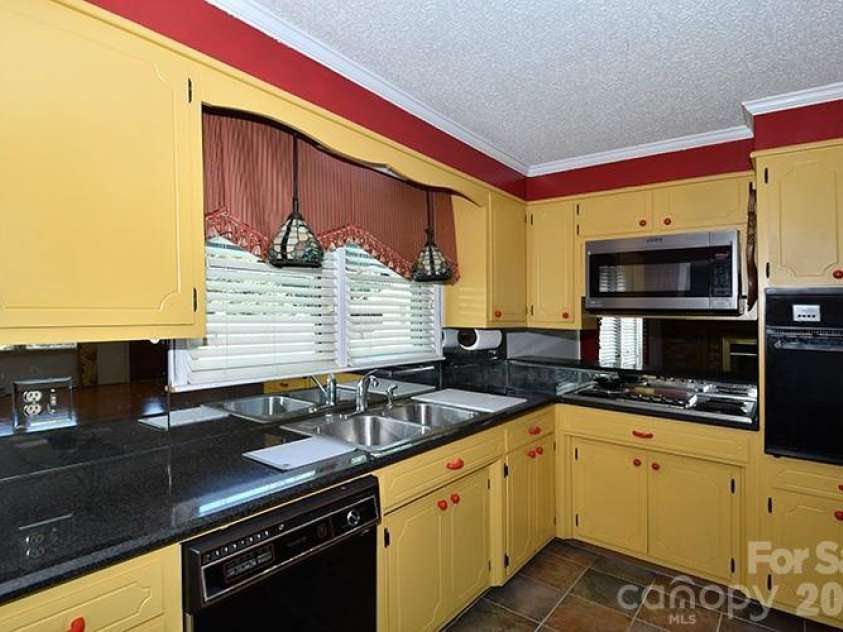 2525 Teague Street, Lincolnton, NC 28092.  MLS# CAR4420903, YatesRealty ID 49312. 
