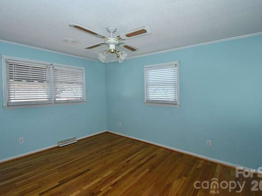 2525 Teague Street, Lincolnton, NC 28092.  MLS# CAR4420903, YatesRealty ID 49312. 