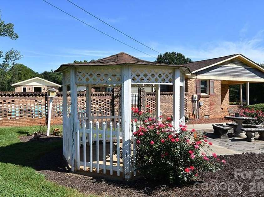 2525 Teague Street, Lincolnton, NC 28092.  MLS# CAR4420903, YatesRealty ID 49312. 