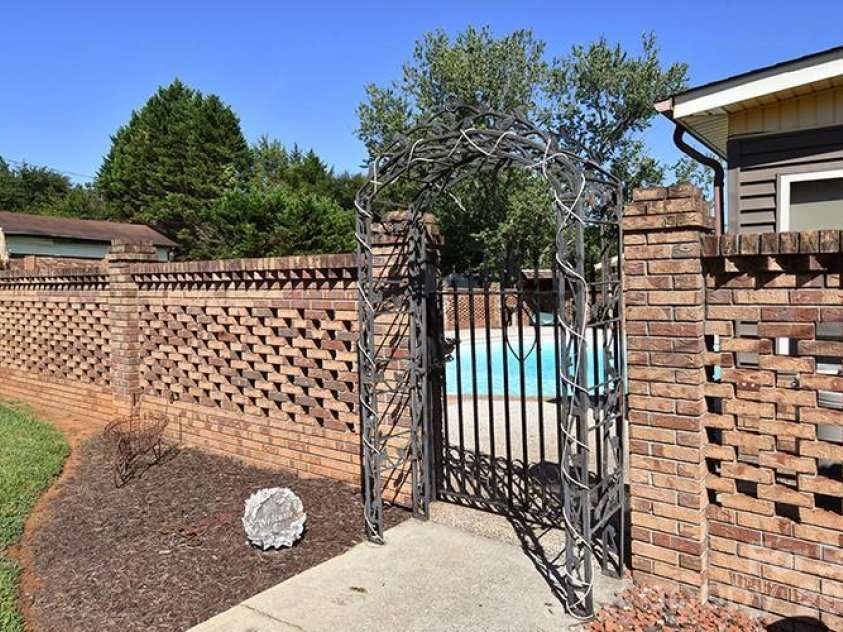 2525 Teague Street, Lincolnton, NC 28092.  MLS# CAR4420903, YatesRealty ID 49312. 
