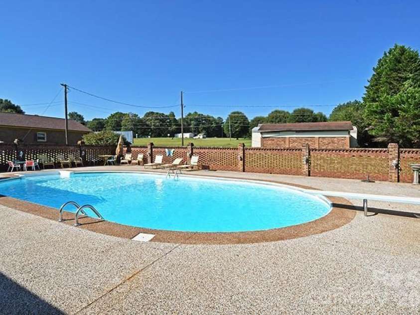 2525 Teague Street, Lincolnton, NC 28092.  MLS# CAR4420903, YatesRealty ID 49312. 