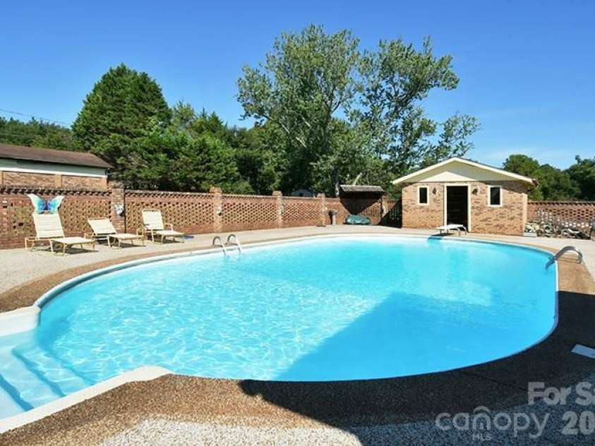 2525 Teague Street, Lincolnton, NC 28092.  MLS# CAR4420903, YatesRealty ID 49312. 