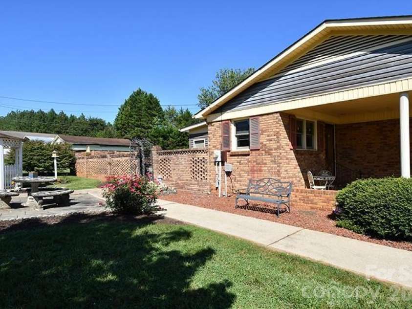2525 Teague Street, Lincolnton, NC 28092.  MLS# CAR4420903, YatesRealty ID 49312. 