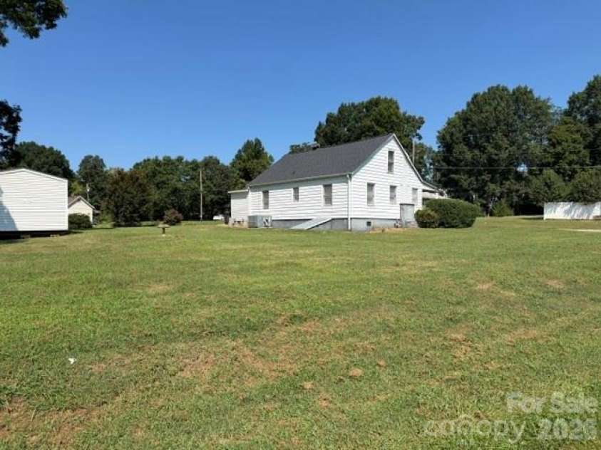 1722 Unity Drive, Statesville, NC 28625.  MLS# CAR4420858, YatesRealty ID 49313. 